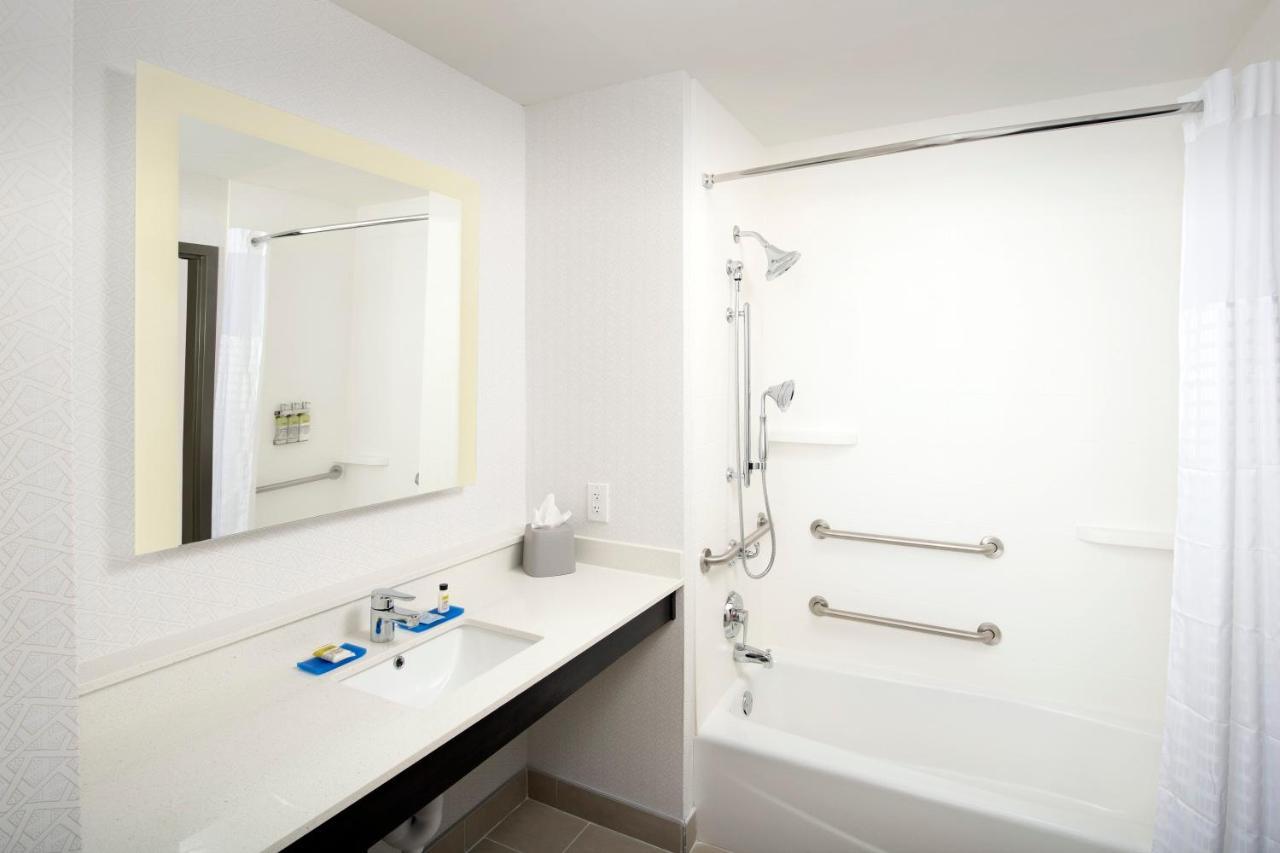 Holiday Inn Express & Suites - North Brunswick By Ihg Zewnętrze zdjęcie