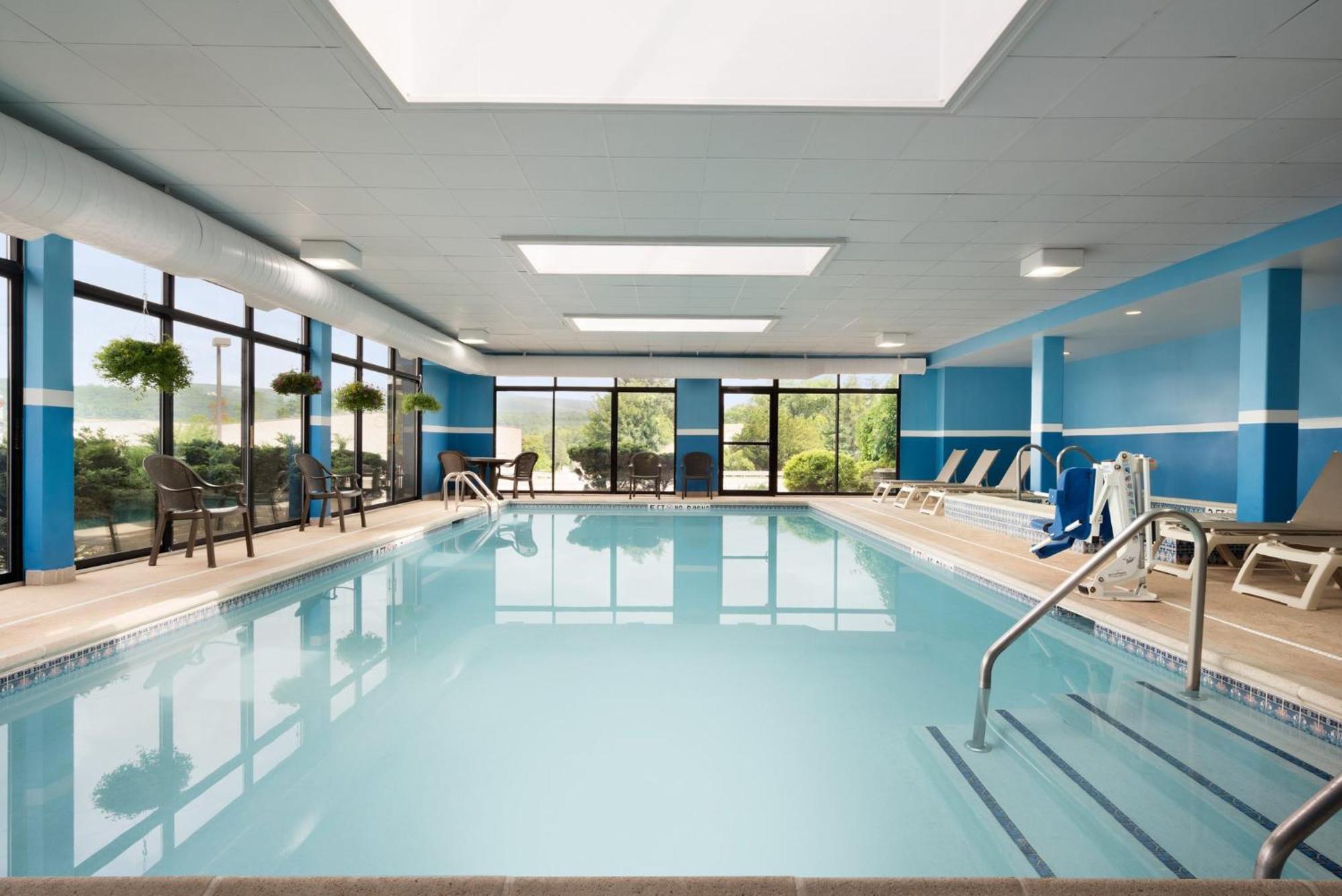 Holiday Inn Express & Suites - North Brunswick By Ihg Zewnętrze zdjęcie